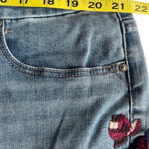 Chico So Slimming Girlfriend Embroidered Floral Blue Jeans size 3.5R/18 - Picture 5 of 7